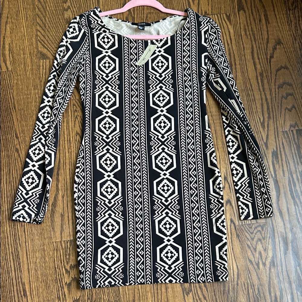 NWT Forever 21 Large Black and Cream Tribal Long Sleeve Dress